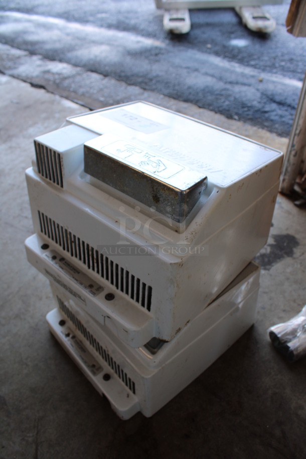 2 World Dryer Model WA 126 Metal Wall Mount Hand Dryers. 120 Volts, 1 Phase. 10.5x7x12. 2 Times Your Bid!  - Image 4 of 4