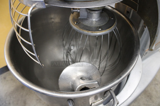 Hobart Legacy Model HL200 Metal Commercial Countertop 20 Quart Planetary Mixer w/ Stainless Steel Mixing Bowl, Bowl Guard, Whisk and Dough Hook Attachments. 100-120 Volts, 1 Phase. 16x21x29. Tested and Working! - Image 5 of 6