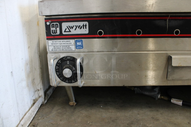 APW Wyott Stainless Steel Commercial Countertop Propane Gas Powered Flat Top Griddle w/ Thermostatic Controls. 36x26x17 - Image 4 of 7