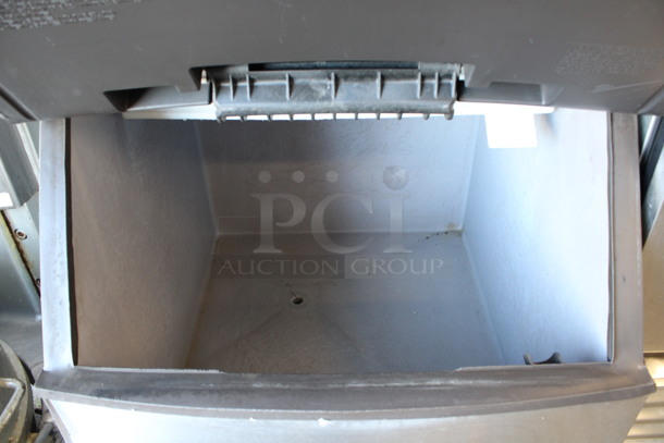 Scotsman Model C0630SA-32B Stainless Steel Commercial Air Cooled Ice Machine Head on Stainless Steel Ice Bin. 208-230 Volts, 1 Phase. 30x34x61 - Image 4 of 5