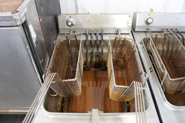 General Electric Model CK40 Stainless Steel Commercial Floor Style Electric Powered Deep Fat Fryer w/ 2 Metal Fry Baskets. 480 Volts, 1/3 Phase. 20x28x41 - Image 3 of 7