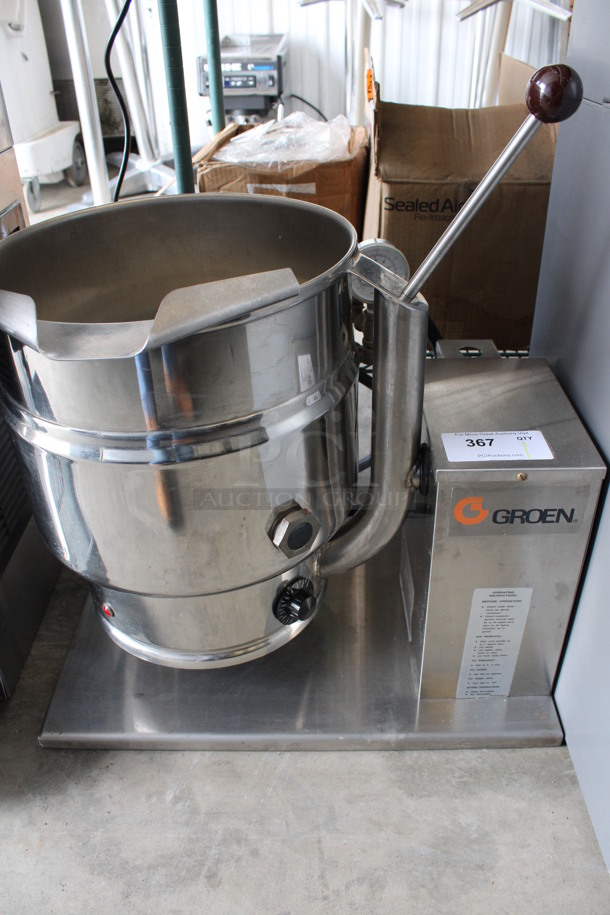 Groen Model TDB/7-20 Stainless Steel Commercial Countertop Electric Powered 20 Gallon Tilting Steam Kettle. Includes Manual. 208/240 Volts, 3 Phase. 25x20x27