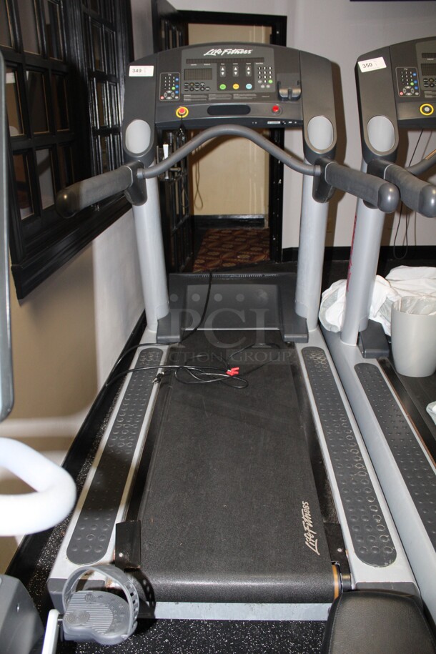 Life Fitness Commercial Treadmill with Digital Display Screen, Heart Rate Monitoring, Various Workout Programs, Adjustable Incline and Speed. 35x83x62. BUYER MUST REMOVE!