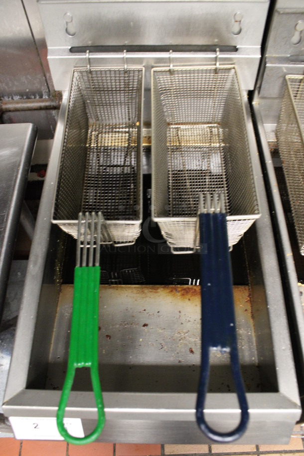 Pitco Frialator Model 14S Stainless Steel Commercial Floor Style Natural Gas Powered Deep Fat Fryer w/ 2 Metal Fry Baskets on Commercial Casters. 110,000 BTU. 16x32x47. (kitchen) - Image 4 of 6