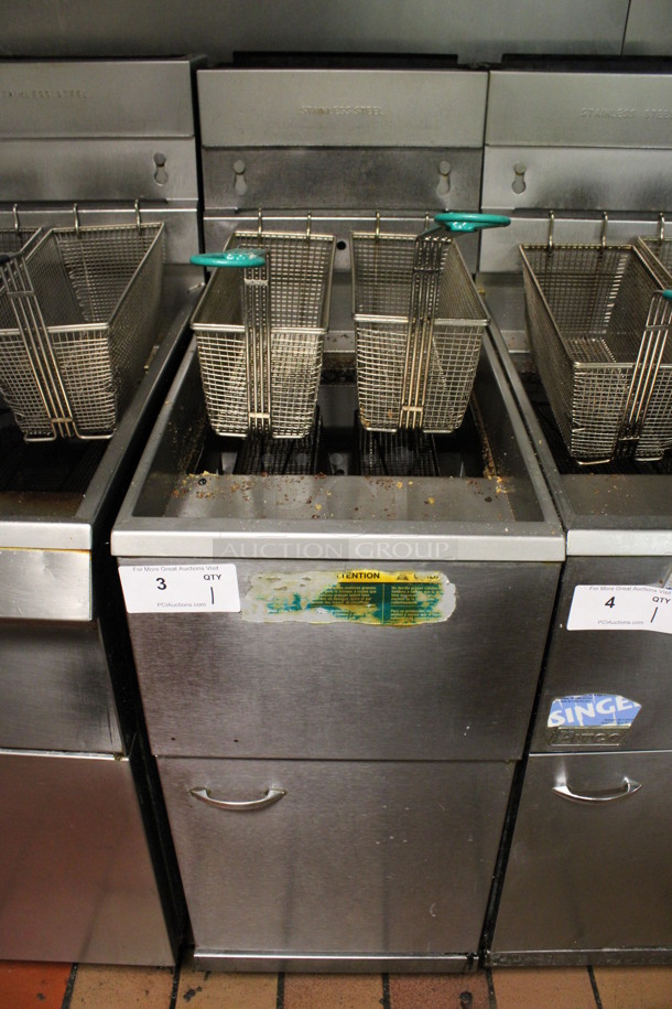 Pitco Frialator Model 45C+S Stainless Steel Commercial Floor Style Natural Gas Powered Deep Fat Fryer w/ 2 Metal Fry Baskets. 122,000 BTU. 15x30x46. (kitchen)