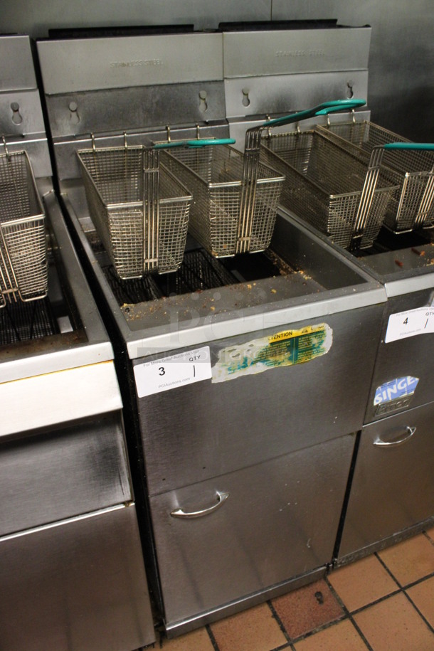 Pitco Frialator Model 45C+S Stainless Steel Commercial Floor Style Natural Gas Powered Deep Fat Fryer w/ 2 Metal Fry Baskets. 122,000 BTU. 15x30x46. (kitchen) - Image 2 of 7