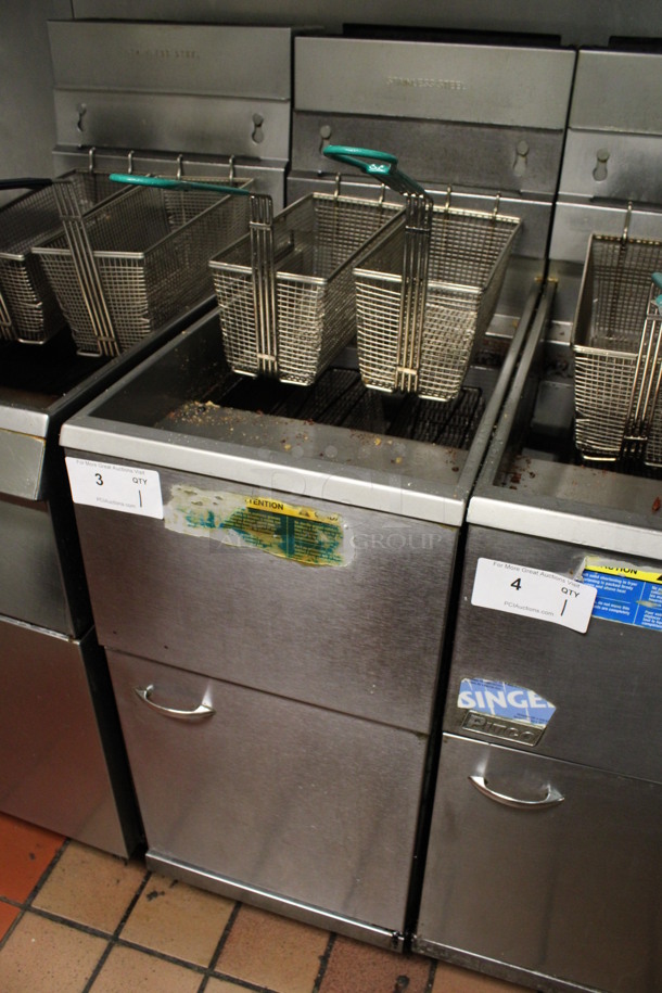 Pitco Frialator Model 45C+S Stainless Steel Commercial Floor Style Natural Gas Powered Deep Fat Fryer w/ 2 Metal Fry Baskets. 122,000 BTU. 15x30x46. (kitchen) - Image 3 of 7