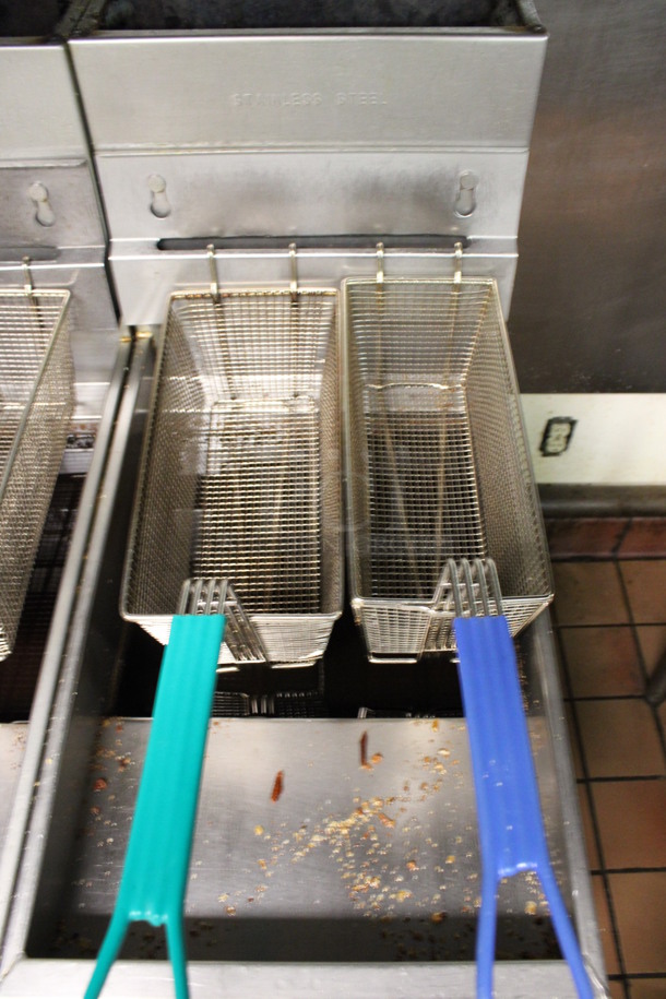 Pitco Frialator Stainless Steel Commercial Floor Style Natural Gas Powered Deep Fat Fryer w/ 2 Metal Fry Baskets. 122,000 BTU. 15x30x46. (kitchen) - Image 4 of 6