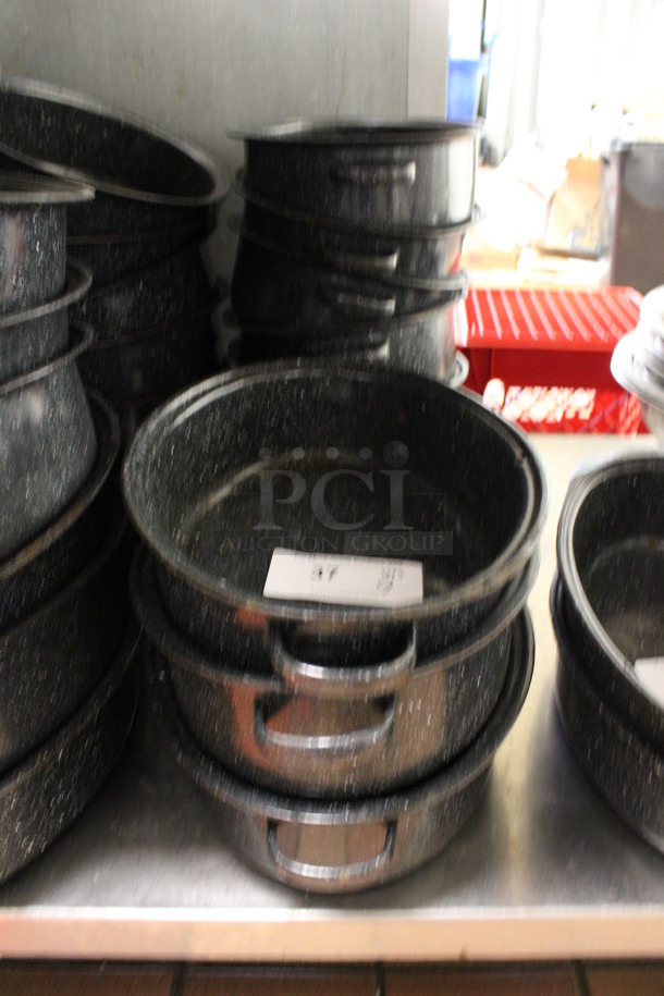 9 Black Metal Oval Steamer Pot w/ White Speckle Pattern. 15x10.5x3.5. 9 Times Your Bid! (kitchen)