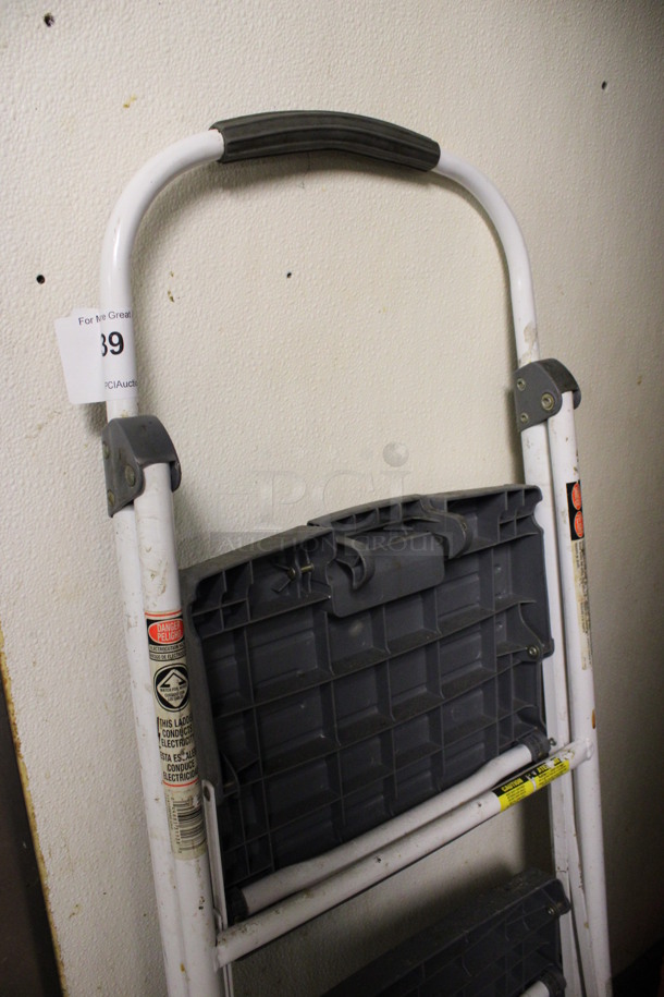 White Metal 3 Step Ladder. 16x2x51. (kitchen) - Image 2 of 3