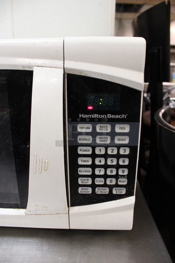 Hamilton Beach Countertop Microwave Oven w/ Plate. 19x13x11. (kitchen) - Image 2 of 5