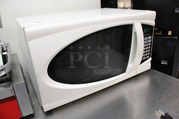 Hamilton Beach Countertop Microwave Oven w/ Plate. 19x13x11. (kitchen) - Image 4 of 5