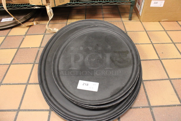 6 Various Black Oval Serving Trays. Includes 24x19.5x1.5, 31.5x23.5x1.5. 6 Times Your Bid! (kitchen) - Image 3 of 3