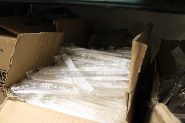 ALL ONE MONEY! Lot of Plastic White Knives! (kitchen) - Image 2 of 3