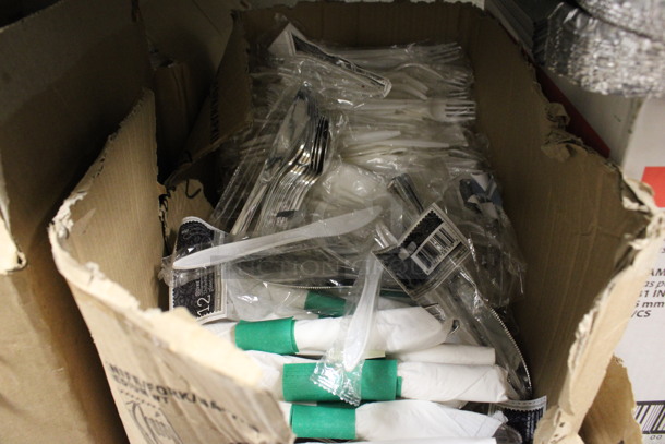 ALL ONE MONEY! Lot of Plastic Utensils! (kitchen) - Image 1 of 4