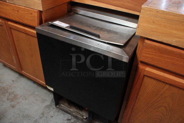 Beverage Air Model GF24L Stainless Steel Commercial Back Bar Cooler w/ Sliding Lid. 115 Volts, 1 Phase. 25x26x34. (bar) - Image 2 of 8