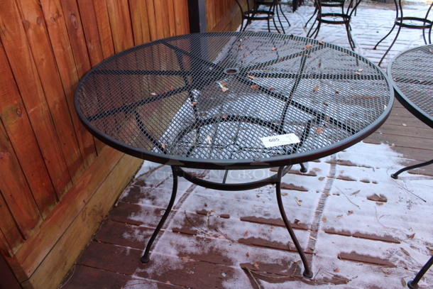 Black Mesh Round Patio Table. 48x48x29. (patio)