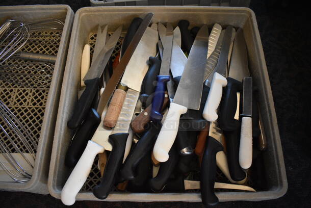 ALL ONE MONEY! Lot of Various Stainless Steel Knives in Tan Poly Dish Caddy! 19.5x19.5x4. (back dining room)