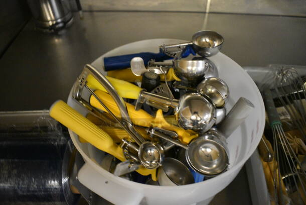 ALL ONE MONEY! Lot of Various Metal Scoopers in Poly Bucket! (bakery kitchen)