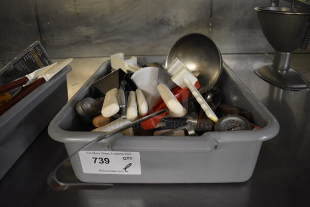 ALL ONE MONEY! Lot of Various Mertal Utensils Including Spatulas, Grater and Ladle in Gray Poly Bus Bin! 21.5x15x5. (bakery kitchen) - Image 5 of 5