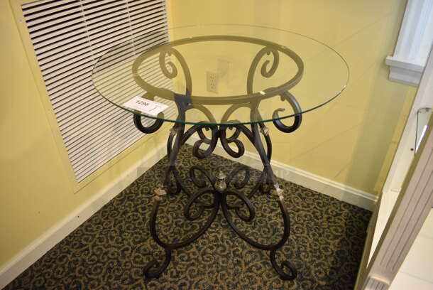 Black Metal Table w/ Round Glass Tabletop. 30x30x30.5. (yellow clothing store)