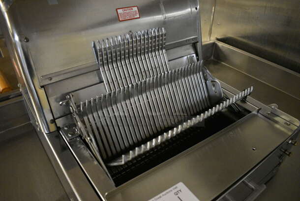 Berkel Model MB1/2 Stainless Steel Commercial Countertop Bread Loaf Slicer. 115 Volts, 1 Phase. 24x26x18. Unit Was In Working Condition When Restaurant Closed. (bakery kitchen) - Image 3 of 6