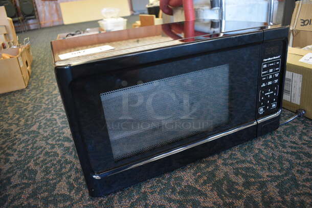 Hamilton Beach Model P100N30AP-S3B Countertop Microwave Oven w/ Plate. 120 Volts, 1 Phase. 21x15x12. (ballroom) - Image 3 of 7