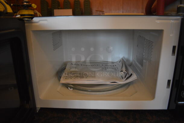 Hamilton Beach Model P100N30AP-S3B Countertop Microwave Oven w/ Plate. 120 Volts, 1 Phase. 21x15x12. (ballroom) - Image 5 of 7