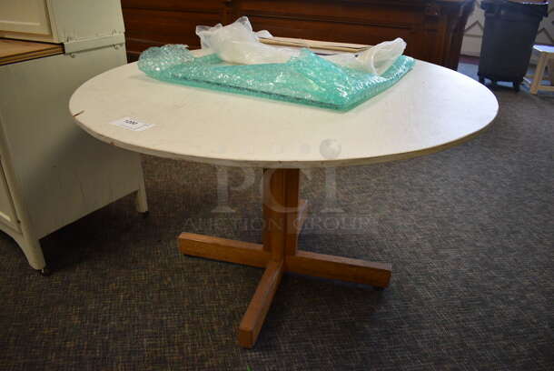 Round Wood Pattern Table. 48x48x28.5. (garden center) - Image 3 of 3