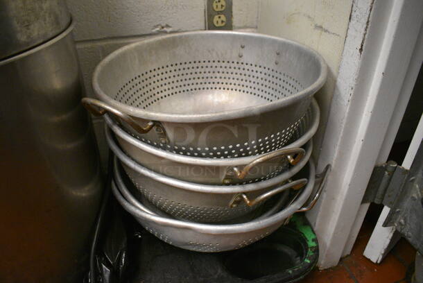 ALL ONE MONEY! Lot of 10 Metal Items Including 2 Stock Pots, 5 Colanders, 2 Colander Pots and Pot1 Includes 20x17x17. (kitchen) - Image 2 of 4