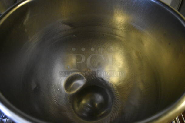 Hobart VMLH30 Stainless Steel Commercial 30 Quart Mixing Bowl. 19.5x15.5x13. (bakery kitchen) - Image 3 of 5