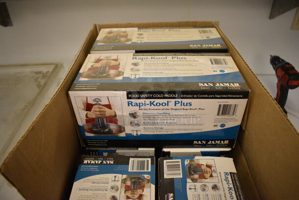 8 BRAND NEW IN BOX! San Jamar Rapi-Kool Poly Cooling Bottles. 8 Times Your Bid! (icing kitchen)