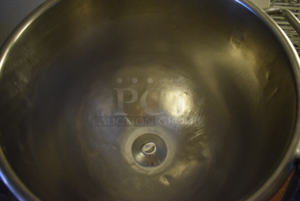 DS30 Stainless Steel Commercial 30 Quart Mixing Bowl. 19.5x15.5x13.5. (bakery kitchen) - Image 4 of 4