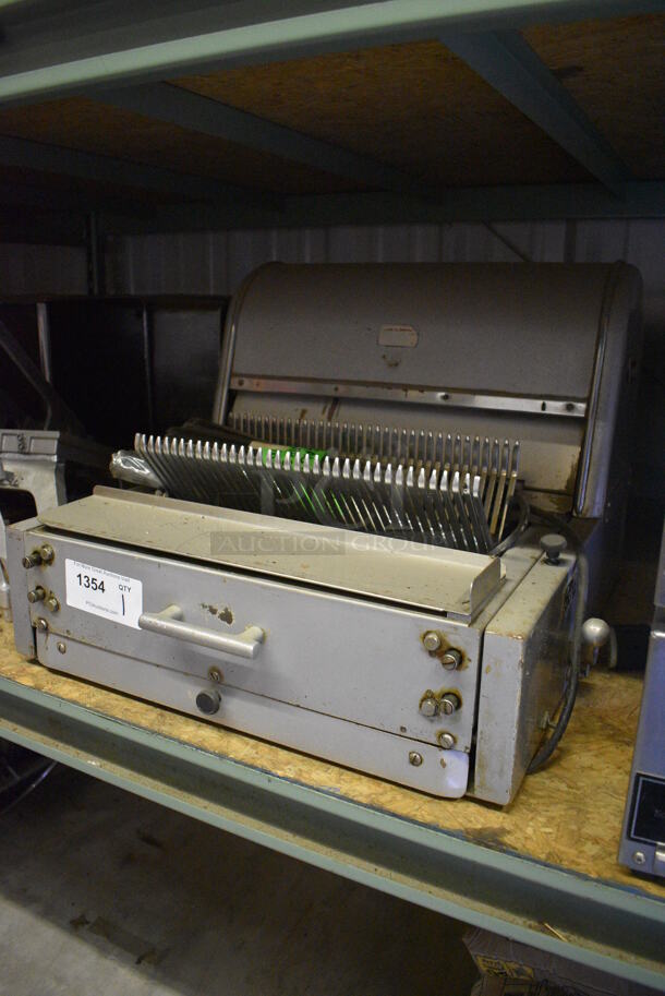 Berkel Model 7/16 Stainless Steel Commercial Countertop Bread Loaf Slicer. 115 Volts, 1 Phase. 24x26x18. (warehouse) - Image 4 of 6