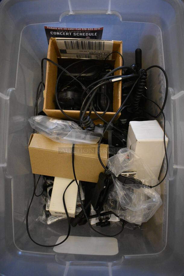 ALL ONE MONEY! Lot of 2 Boxes w/ 4 Motorola Model DB40-16042100CF Charging Bases, 14 Table Beepers, Handheld Radio. (ballroom) - Image 4 of 6