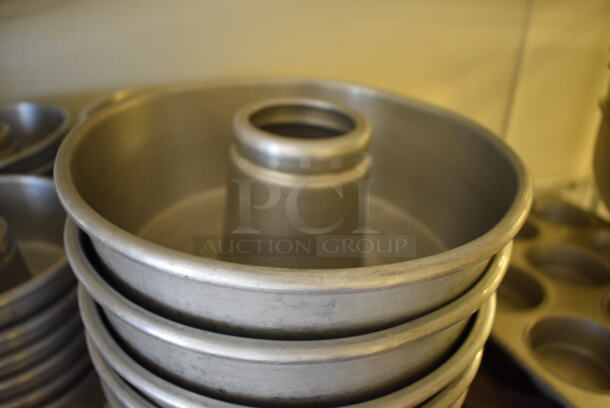 13 Metal Bundt Cake Baking Pans. 11x11x4. 13 Times Your Bid! (bakery kitchen) - Image 2 of 3