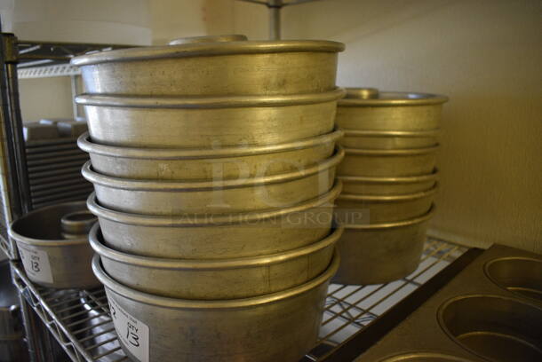 13 Metal Bundt Cake Baking Pans. 11x11x4. 13 Times Your Bid! (bakery kitchen) - Image 3 of 3