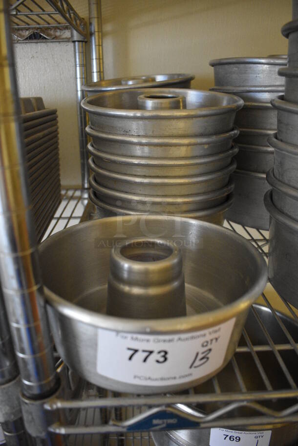 13 Metal Bundt Cake Baking Pans. 8x8x3. 13 Times Your Bid! (bakery kitchen) - Image 1 of 2