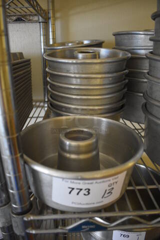 13 Metal Bundt Cake Baking Pans. 8x8x3. 13 Times Your Bid! (bakery kitchen)