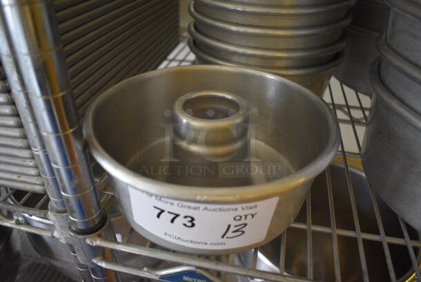 13 Metal Bundt Cake Baking Pans. 8x8x3. 13 Times Your Bid! (bakery kitchen) - Image 2 of 2