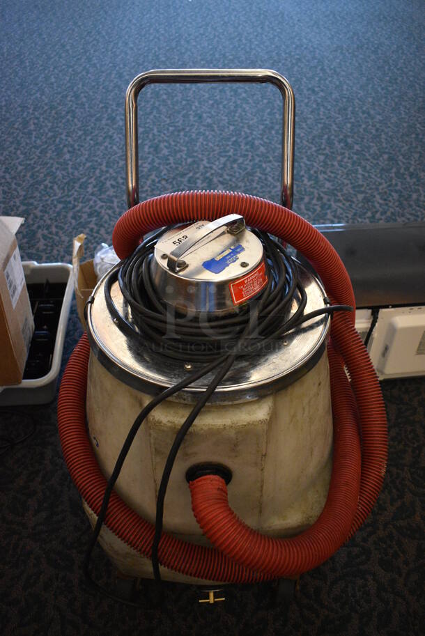 Vac U Max Model M 1050 Metal Commercial Continuous Duty Industrial Vacuum Cleaner. 17x22x34. Unit Was In Working Condition When Restaurant Closed. (ballroom)