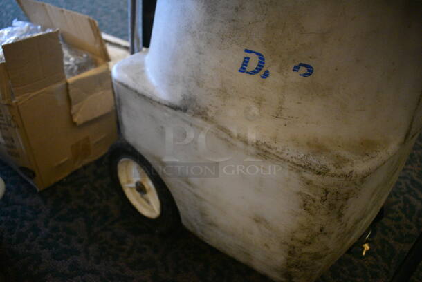 Vac U Max Model M 1050 Metal Commercial Continuous Duty Industrial Vacuum Cleaner. 17x22x34. Unit Was In Working Condition When Restaurant Closed. (ballroom) - Image 5 of 5