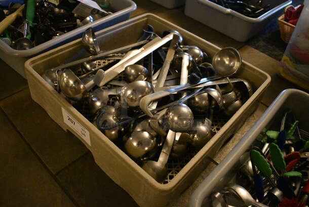 ALL ONE MONEY! Lot of Various Metal Ladles in Dish Caddy. 19.5x19.5x4. (buffet) - Image 2 of 5