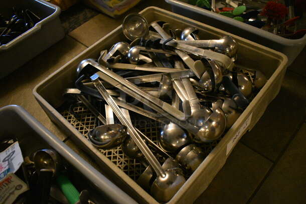 ALL ONE MONEY! Lot of Various Metal Ladles in Dish Caddy. 19.5x19.5x4. (buffet) - Image 3 of 5
