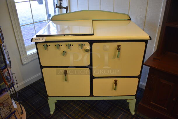 ANTIQUE! White Metal Gas Powered Stove and Oven. 38x23x39.5. (blue retail store)