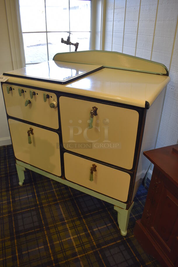 ANTIQUE! White Metal Gas Powered Stove and Oven. 38x23x39.5. (blue retail store) - Image 2 of 9