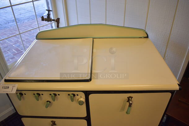 ANTIQUE! White Metal Gas Powered Stove and Oven. 38x23x39.5. (blue retail store) - Image 3 of 9