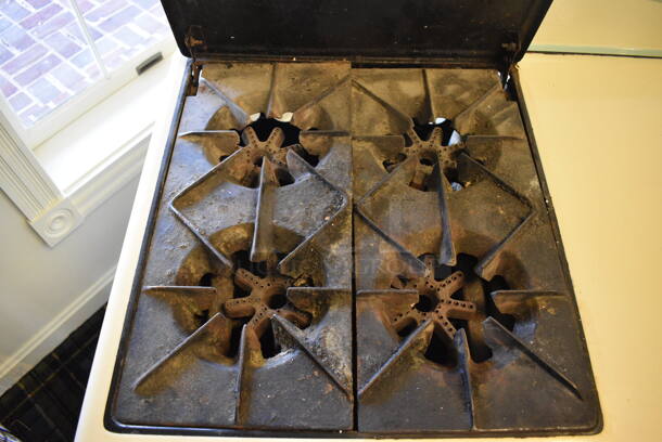 ANTIQUE! White Metal Gas Powered Stove and Oven. 38x23x39.5. (blue retail store) - Image 7 of 9