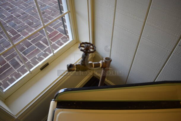 ANTIQUE! White Metal Gas Powered Stove and Oven. 38x23x39.5. (blue retail store) - Image 8 of 9