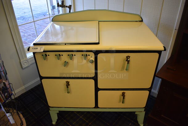 ANTIQUE! White Metal Gas Powered Stove and Oven. 38x23x39.5. (blue retail store) - Image 9 of 9